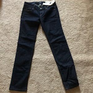 Modern straight low waisted jeans (SIZE: 24p/00p)